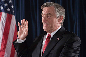 Senator McLaughlin (Robert De Niro) tut alles für sein Land (Foto: Sony Pictures)