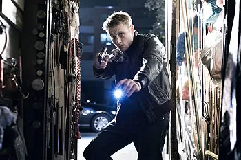 Polizist Tom (Max Riemelt) will Lena finden (Foto: Constantin Film)