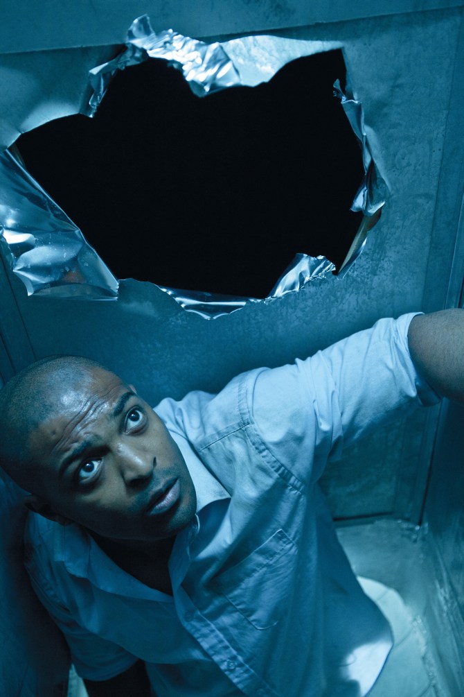 Charlie (Noel Clarke) hat keine Angst vor dem Loch in der Wand (Foto: Universal Pictures)