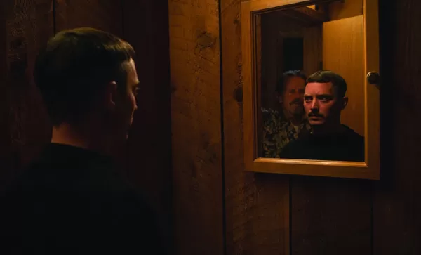 Spieglein, Spieglein an der Wand... (Foto: IMDb.com)