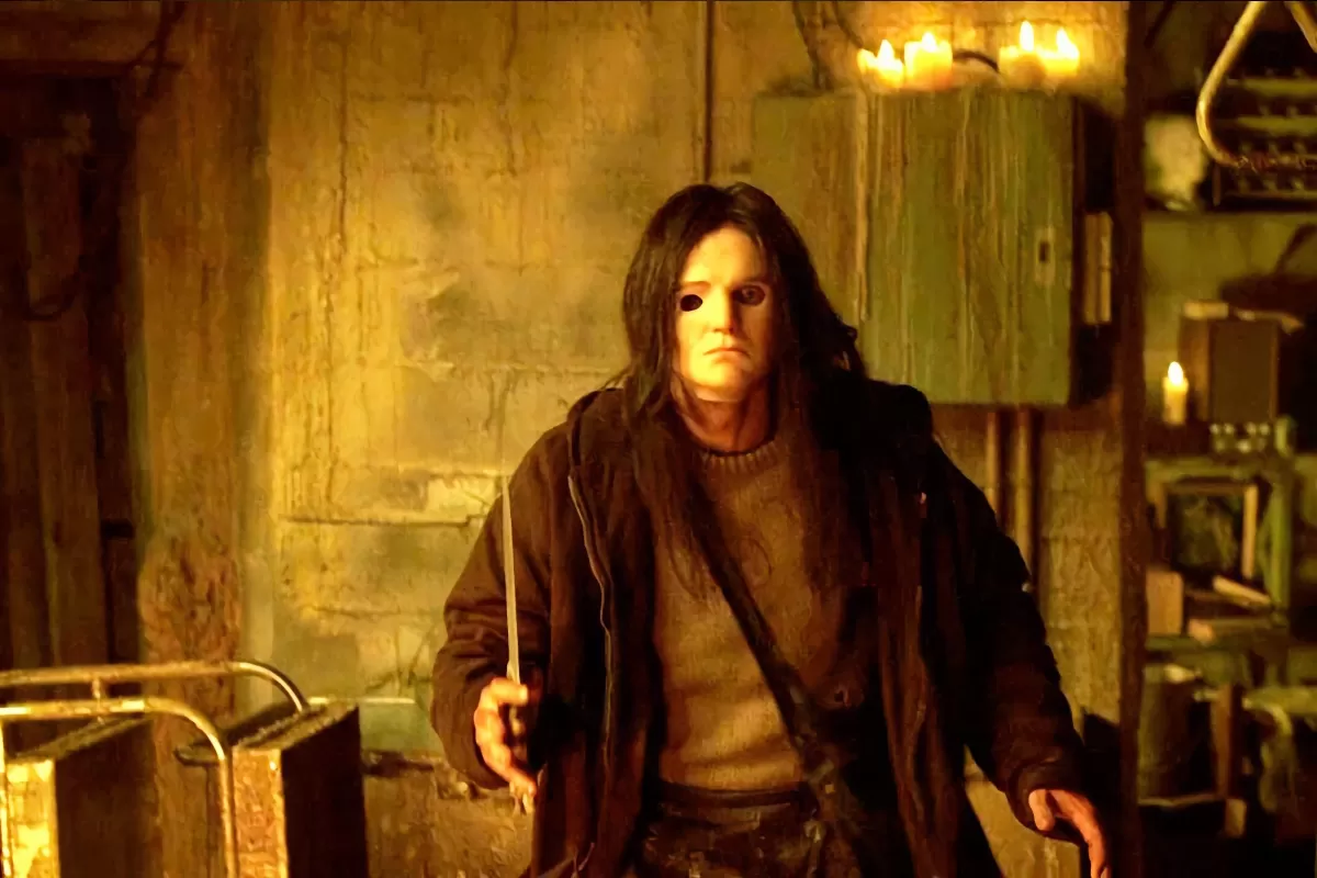 Sieht aus wie Michael Myers, ist es aber nicht (Foto: Warner Home Video) Sieht aus wie Michael Myers, ist es aber nicht (Foto: Warner Home Video)
