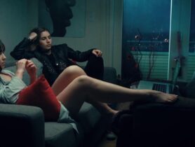 Killer Sofa – Nimm gerne Platz