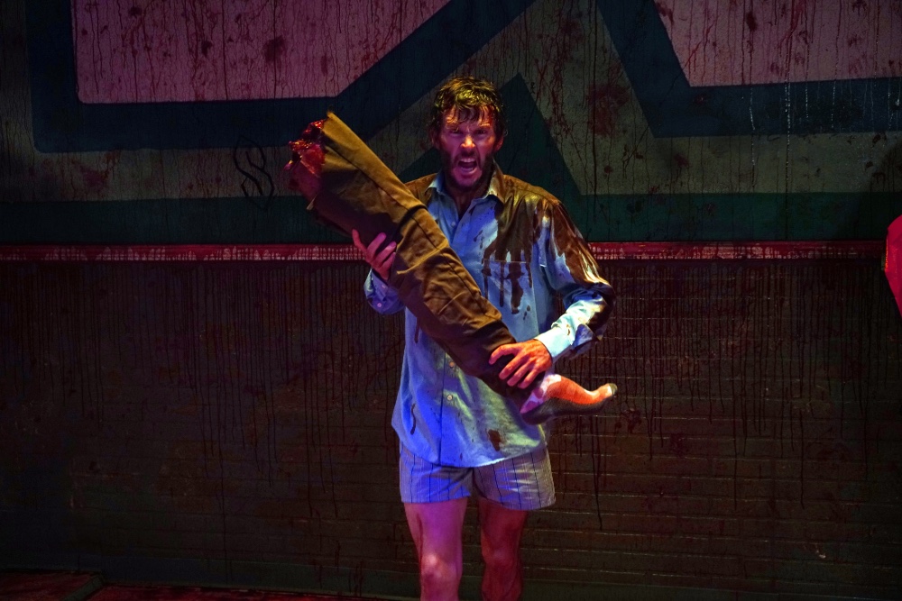 Spezielle Splatter-Komödie Glorious ab 31. März 2023 auf DVD und Blu-ray